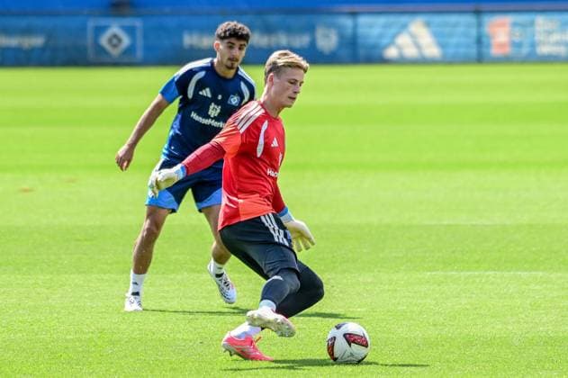 Sander Tangvik ( HSV ) Deutschland , Hamburg , Trainingsgelände am Volkspark Fussball , 1. Bundesliga , Training des HSV *** Sander Tangvik, HSV Germany, Hamburg, Volkspark Soccer Training Facility, Bundesliga 1, HSV Training