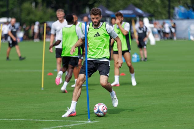 CHARLOTTE, NORTH CAROLINA - JULY 27, 2026: Thomas Müller of the MLS, Fussball Herren, USA All-Stars dribbles the ball during the 2026 MLS All-Star training at the Atrium Health Performance Park in Charlotte, North Carolina. (Photo by Dennis Rojas Di Sports Photo Agency) Charlotte Atrium Health Performance Park North Carolina Copyright: xDennisxRojasx