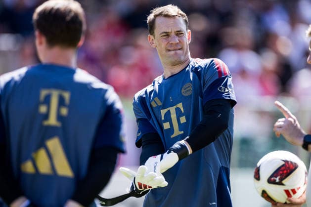ROTTACH-EGERN, GERMANY - JULY 28: Manuel Neuer (FC Bayern Muenchen, 1) grimacing while putting on his gloves during a training session at trainings camp in Rottach-Egern of season 2026 27 at Stadion am Birkenmoos on July 28, 2026 in Rottach-Egern, Germany. Bavaria Germany Copyright: xSteffiexWunderlx