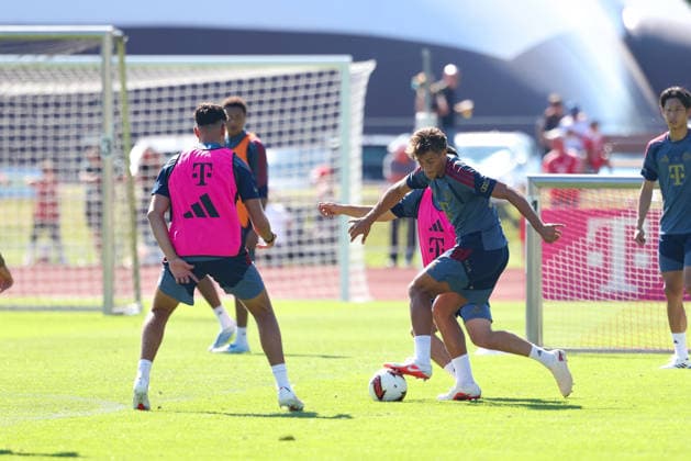 Tom Bischof (FC Bayern Muenchen, 08) mit Ball, GER, Oeffentliches Training, FC Bayern Muenchen, Fussball, Saison 2026 2027, 28.07.2026, GER, Oeffentliches Training, FC Bayern Muenchen, Fussball, Saison 2026 2027, 28.07.2026 Rottach-Egern *** Tom Bischof, FC Bayern Munich, No. 8 with the ball, GER, Open Practice, FC Bayern Munich, Soccer, 2026–2027 Season, July 28, 2026, GER, Public Training, FC Bayern Munich, Soccer, 2026–2027 Season, July 28, 2026, Rottach-Egern Copyright: xEibner-Pressefoto JennixMaulx EP_JML