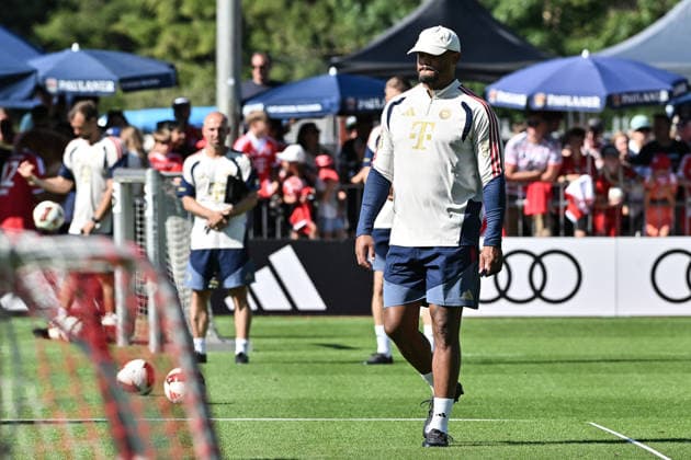 Training FC Bayern Muenchen, 28.07.2026 ROTTACH-EGERN, GERMANY - 28. JULY: im Bild Vincent KOMPANY Trainer FC Bayern München während der Trainingseinheit am Tengernsee *** FC Bayern Munich Training, July 28, 2026, Rottach-Egern, Germany. Pictured: Vincent Kompany, coach of FC Bayern Munich, during the training session at Lake Tengern. Copyright: xBEAUTIFULxSPORTS Goldbergx