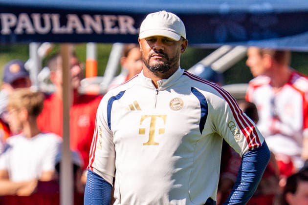 Trainingslager, FC Bayern München am 28.07.2026 in Rottach-Egern Vincent Kompany beobachtet das Training *** Training camp, FC Bayern Munich on July 28, 2026, in Rottach-Egern: Vincent Kompany watches the training session Copyright: xBahhoxKarax