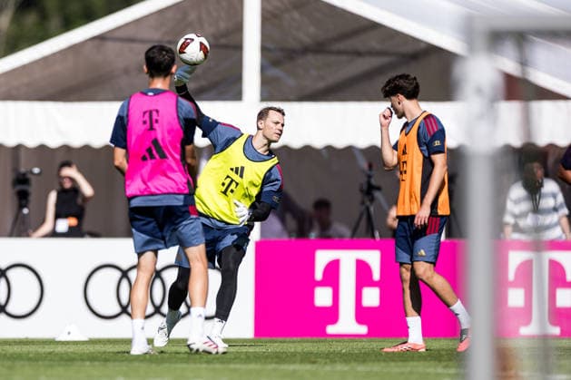 ROTTACH-EGERN, GERMANY - JULY 28: Manuel Neuer (FC Bayern Muenchen, 1) throwing the ball during a training session at trainings camp in Rottach-Egern of season 2026 27 at Stadion am Birkenmoos on July 28, 2026 in Rottach-Egern, Germany. Bavaria Germany Copyright: xSteffiexWunderlx