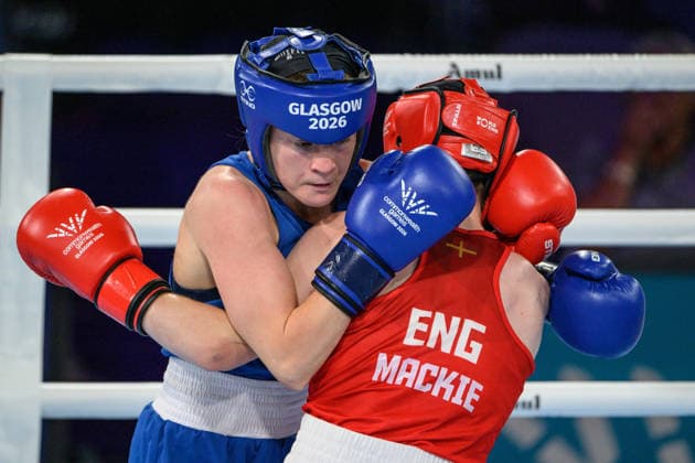 July 28, 2026, Glasgow, Scotland: Lauren MACKIE of England Bets Helen Jones from Wales (blue) Glasgow Commonwealth Games at Tollcross International swimming Centre Glasgow, Scotland on Tuesday 28th July 2026. Glasgow Scotland - ZUMAr144 20260728_zap_r144_032 Copyright: xJaynexRussellx