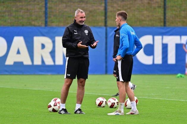 28.07.2026, Fußball, Herren, 2.BL, Saison 2026 2027, Training Holstein Kiel Trainer Tim Walter mit Marko Ivezic Kiel, Projensdorf Projensdorf, Trainigsplatz Schleswig-Holstein Deutschland *** July 28, 2026, Soccer, Men s, 2nd Division, 2026–2027 Season, Holstein Kiel Training: Coach Tim Walter with Marko Ivezic, Kiel, Projensdorf, Projensdorf, Training Field, Schleswig-Holstein, Germany