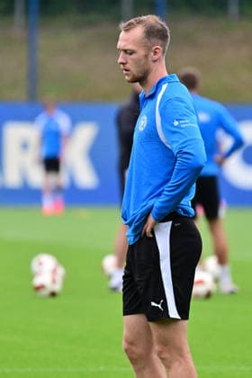28.07.2026, Fußball, Herren, 2.BL, Saison 2026 2027, Training Holstein Kiel Sebastian Schonlau Kiel, Projensdorf Projensdorf, Trainigsplatz Schleswig-Holstein Deutschland *** July 28, 2026, Soccer, Men s, 2nd Division, 2026–2027 Season, Holstein Kiel Training, Sebastian Schonlau, Kiel, Projensdorf, Projensdorf, Training Field, Schleswig-Holstein, Germany