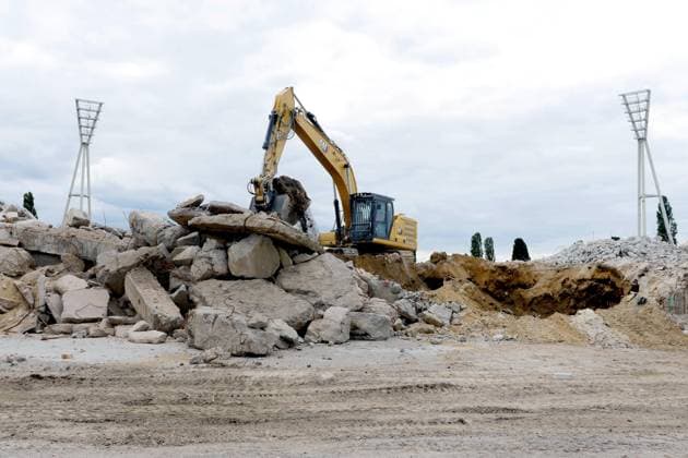 28.07.2026, Berlin - Deutschland. Blick auf Bauarbeiten und den Abriss des Friedrich-Ludwig-Jahn-Stadions. *** July 28, 2026, Berlin, Germany: A view of construction work and the demolition of the Friedrich Ludwig Jahn Stadium