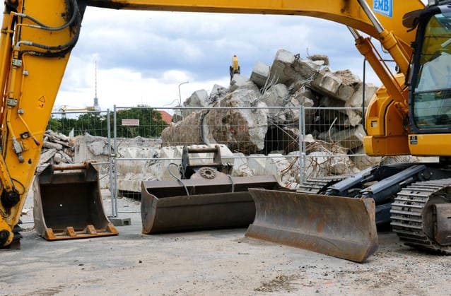 28.07.2026, Berlin - Deutschland. Blick auf Bauarbeiten und den Abriss des Friedrich-Ludwig-Jahn-Stadions. *** July 28, 2026, Berlin, Germany: A view of construction work and the demolition of the Friedrich Ludwig Jahn Stadium