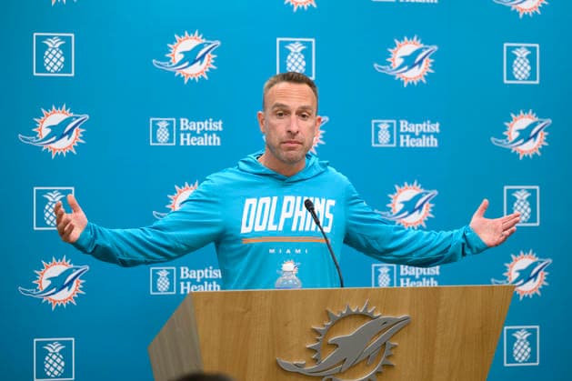 MIAMI GARDENS, FL - JULY 28: Miami Dolphins head coach Jeff Hafley gestures as he speaks to the media during the Miami Dolphins Training Camp on August 28, 2026, at the Baptist Health Training Complex in Miami Gardens, FL. (Photo by Doug Murray Icon Sportswire) NFL, American Football Herren, USA JUL 28 Dolphins Training Camp EDITORIAL USE ONLY Icon79626072806