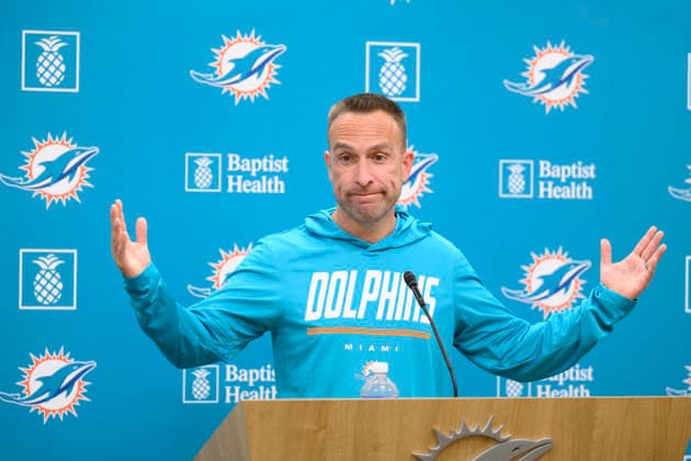 MIAMI GARDENS, FL - JULY 28: Miami Dolphins head coach Jeff Hafley gestures as he speaks to the media during the Miami Dolphins Training Camp on August 28, 2026, at the Baptist Health Training Complex in Miami Gardens, FL. (Photo by Doug Murray Icon Sportswire) NFL, American Football Herren, USA JUL 28 Dolphins Training Camp EDITORIAL USE ONLY Icon79626072808