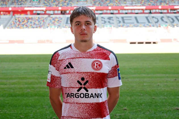 Düsseldorf , Deutschland, 3. Fussball Bundesliga Saison 2026 2027 Levi Mentzel ; Fortuna Düsseldorf 1895 ; 3.Liga, Porträttermin 2026 2027, *** Düsseldorf, Germany, 2026–2027 Bundesliga Season, Levi Mentzel, Fortuna Düsseldorf 1895, 3. Liga, Photo Shoot 2026–2027,