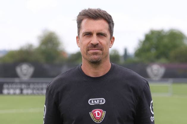 28.07.2026, xtgx, Fussball 2. Bundesliga, SG Dynamo Dresden Fototermin emspor, v.l. Trainer Thomas Stamm Porträttermin Dresden *** July 28, 2026, xtgx, Soccer 2. Bundesliga, SG Dynamo Dresden Photo Op for emspor, from left: Coach Thomas Stamm, Portrait Session in Dresden