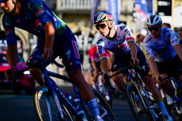 Na-Tourcriterium Roeselare - 28 07 2026 ROESELARE, BELGIUM - JULY 28 : Evenepoel Remco (BEL) of Red Bull BORA Hansgrohe in action during the post Tour de France criterium of Roeselare on July 28, 2026 in Roeselare, Belgium, 28 07 2026 Roeselare Belgium  Copyright: xJanxDexMeuleneirx
