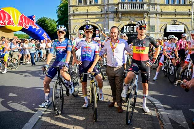Na-Tourcriterium Roeselare - 28 07 2026 ROESELARE, BELGIUM - JULY 28 : Herregodts Rune (BEL) of UAE Team Emirates XRG, Evenepoel Remco (BEL) of Red Bull BORA Hansgrohe, Merlier Tim (BEL) of Soudal Quick Step before the start of the race during the post Tour de France criterium of Roeselare on July 28, 2026 in Roeselare, Belgium, 28 07 2026 Roeselare Belgium  Copyright: xJanxDexMeuleneirx