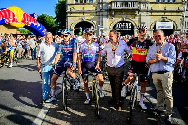 Na-Tourcriterium Roeselare - 28 07 2026 ROESELARE, BELGIUM - JULY 28 : Lucien Van Impe, Herregodts Rune (BEL) of UAE Team Emirates XRG, Merlier Tim (BEL) of Soudal Quick Step, Evenepoel Remco (BEL) of Red Bull BORA Hansgrohe before the start of the race during the post Tour de France criterium of Roeselare on July 28, 2026 in Roeselare, Belgium, 28 07 2026 Roeselare Belgium  Copyright: xJanxDexMeuleneirx