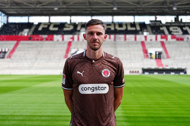 Branimir Hrgota (FC St. Pauli, 10) GER, FC St. Pauli, Fussball, 28.07.2026 GER, FC St. Pauli, Fussball, 28.07.2026 Hamburg *** Branimir Hrgota, FC St. Pauli, 10 GER, FC St. Pauli, soccer, team photo, July 28, 2026 GER, FC St. Pauli, soccer, team photo, July 28, 2026 Hamburg Copyright: xEibner-Pressefoto MarcelxvonxFehrnx EP_MFN