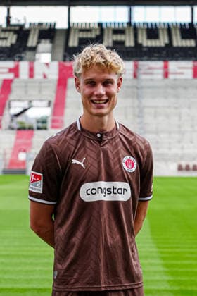 Sam Klein (FC St. Pauli, 22) GER, FC St. Pauli, Fussball, 28.07.2026 GER, FC St. Pauli, Fussball, 28.07.2026 Hamburg *** Sam Klein FC St. Pauli, 22 GER, FC St. Pauli, soccer, team photo, July 28, 2026 GER, FC St. Pauli, soccer, team photo, July 28, 2026 Hamburg Copyright: xEibner-Pressefoto MarcelxvonxFehrnx EP_MFN