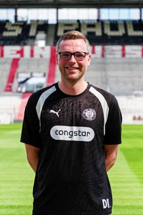Dominik Körner (FC St. Pauli, Physiotherapeut) GER, FC St. Pauli, Fussball, 28.07.2026 GER, FC St. Pauli, Fussball, 28.07.2026 Hamburg *** Dominik Körner, FC St. Pauli, Physical Therapist, GER, FC St. Pauli, Soccer, Team Photo, July 28, 2026, GER, FC St. Pauli, Soccer, Team Photo, July 28, 2026, Hamburg Copyright: xEibner-Pressefoto MarcelxvonxFehrnx EP_MFN