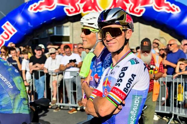 Na-Tourcriterium Roeselare - 28 07 2026 ROESELARE, BELGIUM - JULY 28 : Evenepoel Remco (BEL) of Red Bull BORA Hansgrohe before the start of the race during the post Tour de France criterium of Roeselare on July 28, 2026 in Roeselare, Belgium, 28 07 2026 Roeselare Belgium  Copyright: xJanxDexMeuleneirx