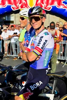 Na-Tourcriterium Roeselare - 28 07 2026 ROESELARE, BELGIUM - JULY 28 : Evenepoel Remco (BEL) of Red Bull BORA Hansgrohe before the start of the race during the post Tour de France criterium of Roeselare on July 28, 2026 in Roeselare, Belgium, 28 07 2026 Roeselare Belgium  Copyright: xJanxDexMeuleneirx