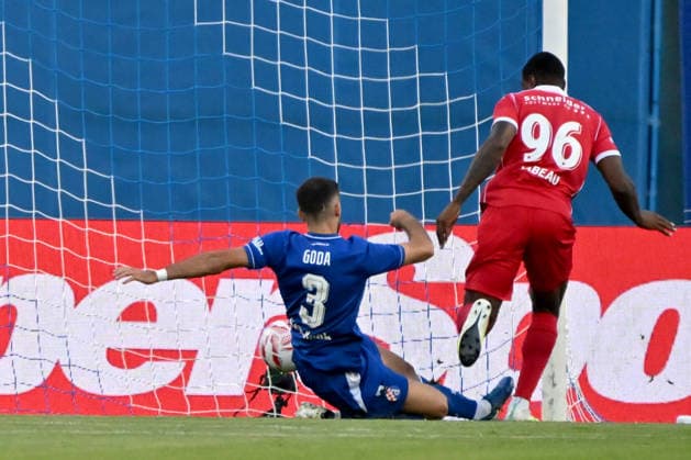 ZAGREB; CROATIA - JULY 28: Brighton Labeau of Thun (R) in action and score against Bruno Goda of Dinamo Zagreb (L) during the UEFA Champions League QR-2 second match between Dinamo Zagreb (CRO) and Thun (SUI) at Stadion Maksimir, Zagreb on July 28, 2026 in Zagreb, Croatia. (Photo by Igor Kupljenik Sports Press Photo).  Copyright: xIgorxKupljenikx xSPPx Sportspressphoto_SPR198035