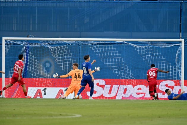 ZAGREB; CROATIA - JULY 28: Brighton Labeau of Thun (2R) in action and score against Bruno Goda of Dinamo Zagreb (R) during the UEFA Champions League QR-2 second match between Dinamo Zagreb (CRO) and Thun (SUI) at Stadion Maksimir, Zagreb on July 28, 2026 in Zagreb, Croatia. (Photo by Igor Kupljenik Sports Press Photo).  Copyright: xIgorxKupljenikx xSPPx Sportspressphoto_SPR198037