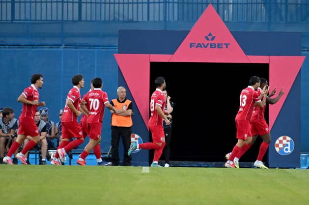 ZAGREB; CROATIA - JULY 28: Brighton Labeau of Thun and Team Thun celebrate score during the UEFA Champions League QR-2 second match between Dinamo Zagreb (CRO) and Thun (SUI) at Stadion Maksimir, Zagreb on July 28, 2026 in Zagreb, Croatia. (Photo by Igor Kupljenik Sports Press Photo).  Copyright: xIgorxKupljenikx xSPPx Sportspressphoto_SPR198039