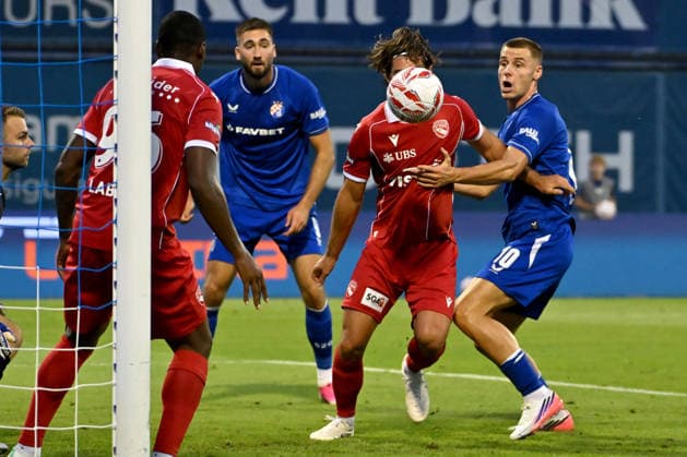 ZAGREB; CROATIA - JULY 28: Jan Bamert of Thun (2R) in action against Gabriel Vidovic of Dinamo Zagreb (R) during the UEFA Champions League QR-2 second match between Dinamo Zagreb (CRO) and Thun (SUI) at Stadion Maksimir, Zagreb on July 28, 2026 in Zagreb, Croatia. (Photo by Igor Kupljenik Sports Press Photo).  Copyright: xIgorxKupljenikx xSPPx Sportspressphoto_SPR198047