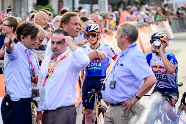 Na-Tourcriterium Roeselare - 28 07 2026 ROESELARE, BELGIUM - JULY 28 : Evenepoel Remco (BEL) of Red Bull BORA Hansgrohe, Race stopped due to an incident during the post Tour de France criterium of Roeselare on July 28, 2026 in Roeselare, Belgium, 28 07 2026 Roeselare Belgium  Copyright: xJanxDexMeuleneirx