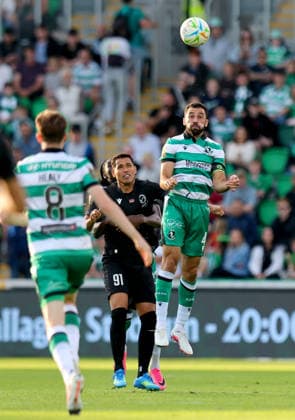 UEFA Champions League Second Qualifying Round Second Leg, Tallaght Stadium, Dublin 28 7 2026 Shamrock Rovers vs Ararat Armenia Shamrock Rovers Roberto Lopes with Sandro Lima of Ararat Armenia Roberto Lopes with Sandro Lima 28 7 2026  Copyright: xx RB2_6706