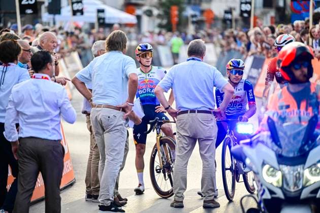 Na-Tourcriterium Roeselare - 28 07 2026 ROESELARE, BELGIUM - JULY 28 : Evenepoel Remco (BEL) of Red Bull BORA Hansgrohe, Vermeersch Gianni (BEL) of Red Bull BORA Hansgrohe, race stopped due to an incident during the post Tour de France criterium of Roeselare on July 28, 2026 in Roeselare, Belgium, 28 07 2026 Roeselare Belgium  Copyright: xJanxDexMeuleneirx