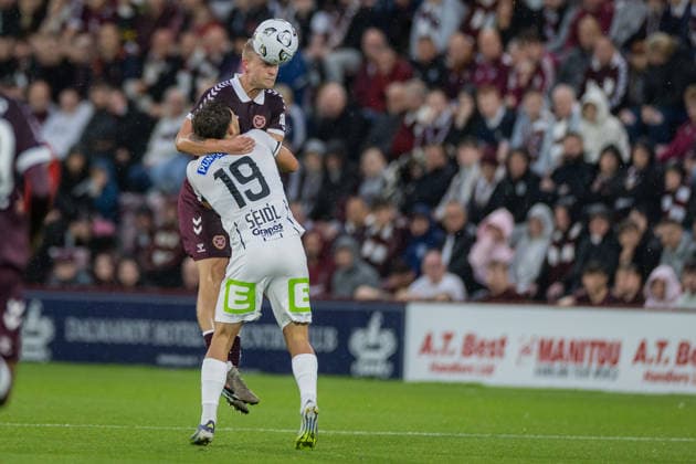 SOCCER - UEFA CL, Hearts vs Sturm EDINBURGH,SCOTLAND,28.JUL.26 - SOCCER - UEFA Champions League, qualification, Heart of Midlothian FC vs SK Sturm Graz. Image shows Oisin McEntee (Hearts) and Simon Seidl (Sturm).  GEPAxpictures xMatthiasxTrinkl