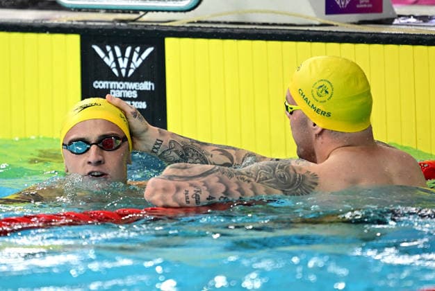 COM26 BOXING, Flynn Southam of Australia is congratulated by Kyle Chalmers following the Mens 100m Freestyle Final at the Glasgow 2026 Commonwealth Games at the Tollcross International Swimming Centre in Glasgow, Scotland, Tuesday, July 28, 2026. ( NO ARCHIVING, EDITORIAL USE ONLY Glasgow Scotland United Kingdom  Copyright: xLUKASxCOCHx 20260729146400433006