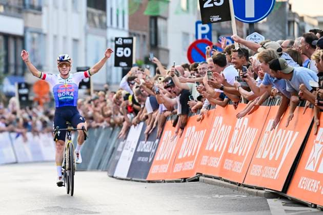 Na-Tourcriterium Roeselare - 28 07 2026 ROESELARE, BELGIUM - JULY 28 : Evenepoel Remco (BEL) of Red Bull BORA Hansgrohe celebrating his victory during the post Tour de France criterium of Roeselare on July 28, 2026 in Roeselare, Belgium, 28 07 2026 Roeselare Belgium  Copyright: xJanxDexMeuleneirx