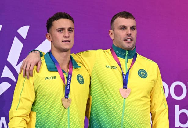 COM26 BOXING, Gold medalist Flynn Southam of Australia (L) and Bronze medalist Kyle Chalmers of Australia (R) during the Mens 100m Freestyle medal ceremony at the Glasgow 2026 Commonwealth Games at the Tollcross International Swimming Centre in Glasgow, Scotland, Tuesday, July 28, 2026. ( NO ARCHIVING, EDITORIAL USE ONLY Glasgow Scotland United Kingdom  Copyright: xLUKASxCOCHx 20260729195320678203