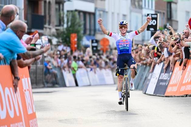 Na-Tourcriterium Roeselare - 28 07 2026 ROESELARE, BELGIUM - JULY 28 : Evenepoel Remco (BEL) of Red Bull BORA Hansgrohe celebrating his victory during the post Tour de France criterium of Roeselare on July 28, 2026 in Roeselare, Belgium, 28 07 2026 Roeselare Belgium  Copyright: xJanxDexMeuleneirx