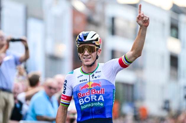 Na-Tourcriterium Roeselare - 28 07 2026 ROESELARE, BELGIUM - JULY 28 : Evenepoel Remco (BEL) of Red Bull BORA Hansgrohe celebrating his victory during the post Tour de France criterium of Roeselare on July 28, 2026 in Roeselare, Belgium, 28 07 2026 Roeselare Belgium  Copyright: xJanxDexMeuleneirx