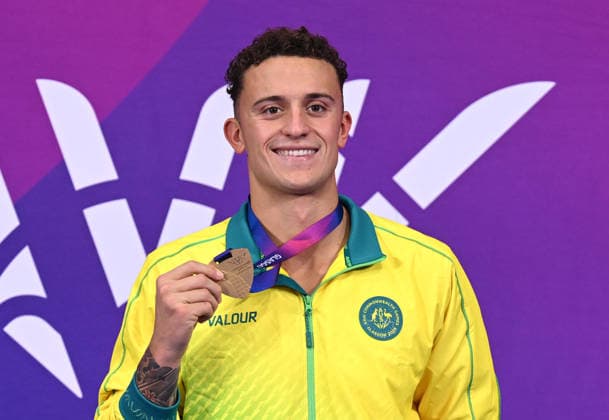COM26 SWIMMING, Flynn Southam of Australia poses during the medal ceremony for the Mens 100m Freestyle Final at the Glasgow 2026 Commonwealth Games at the Tollcross International Swimming Centre in Glasgow, Scotland, Tuesday, July 28, 2026. ( NO ARCHIVING, EDITORIAL USE ONLY Glasgow Scotland United Kingdom  Copyright: xDEANxLEWINSx 20260729112939272225