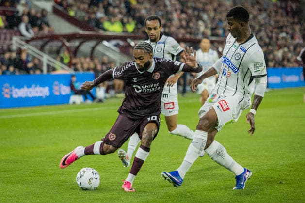 SOCCER - UEFA CL, Hearts vs Sturm EDINBURGH,SCOTLAND,28.JUL.26 - SOCCER - UEFA Champions League, qualification, Heart of Midlothian FC vs SK Sturm Graz. Image shows Sabri Guendouz (Hearts) and Jeyland Mitchell (Sturm).  GEPAxpictures xMatthiasxTrinkl
