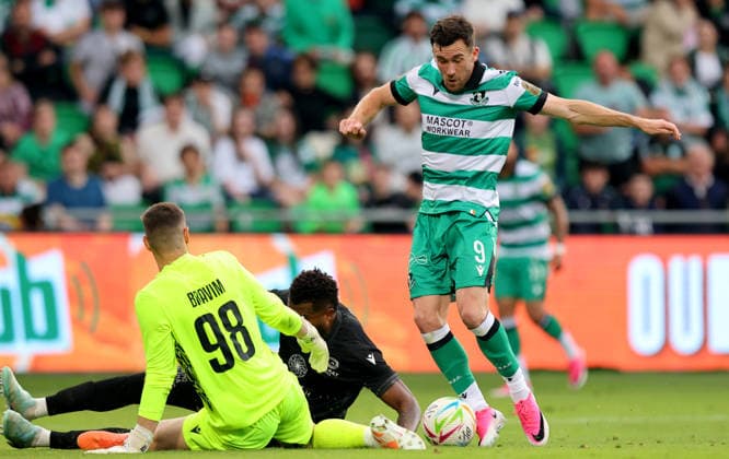 UEFA Champions League Second Qualifying Round Second Leg, Tallaght Stadium, Dublin 28 7 2026 Shamrock Rovers vs Ararat Armenia Shamrock Rovers Aaron Greene and Joao Bravim of Ararat Armenia Aaron Greene and Joao Bravim 28 7 2026  Copyright: xx RB2_7974