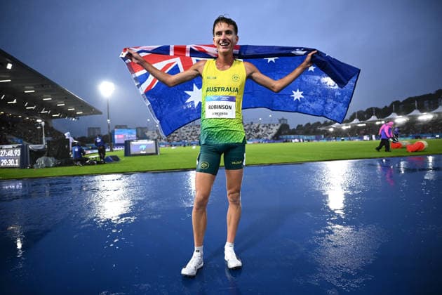 COM26 ATHLETICS, Gold medalist Ky Robinson of Australia celebrates after winning the Men s 10,000 Meters Final during the Glasgow 2026 Commonwealth Games at Scotstoun Stadium in Glasgow, Scotland, Tuesday, July 28, 2026. ( NO ARCHIVING, EDITORIAL USE ONLY Glasgow United Kingdom  Copyright: xJOELxCARRETTx 20260729124918305350
