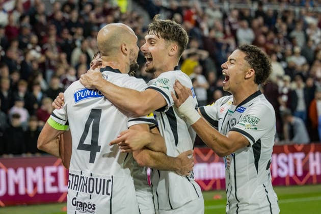 SOCCER - UEFA CL, Hearts vs Sturm EDINBURGH,SCOTLAND,28.JUL.26 - SOCCER - UEFA Champions League, qualification, Heart of Midlothian FC vs SK Sturm Graz. Image shows the rejoicing of Jon Gorenc Stankovic, Szymon Wlodarczyk and Jacob Hoedl (Sturm).  GEPAxpictures xMatthiasxTrinkl