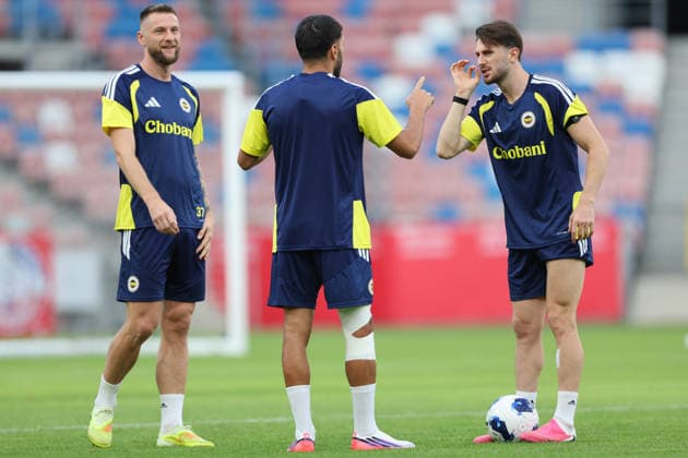 Fenerbahce practice session in Poland ZABRZE, POLAND - JULY 28: Milan Skriniar (L) of Fenerbahce takes part in the practice session ahead of the UEFA Champions League second qualifying round match between Gornik Zabrze and Fenerbahce at Arena Zabrze in Zabrze, Poland on July 28, 2026. Jakub Porzycki Anadolu Zabrze Poland. Editorial use only. Please get in touch for any other usage.  Copyright: x2026xAnadoluxJakubxPorzyckix
