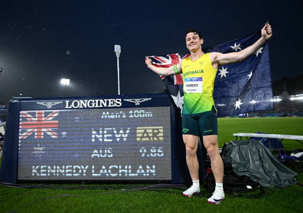 COM26 ATHLETICS, Silver medalist Lachlan Kennedy of Australia poses after setting a new Australian record following the Mens 100m Final during the Glasgow 2026 Commonwealth Games at Scotstoun Stadium in Glasgow, Scotland, Tuesday, July 28, 2026. ( NO ARCHIVING, EDITORIAL USE ONLY Glasgow United Kingdom  Copyright: xJOELxCARRETTx 20260729124976966968