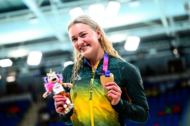 Glasgow 2026 Commonwealth Games Picture by Olly Hassell SWpix.com - 28 07 2026 - Glasgow 2026 Commonwealth Games - Swimming and Para-Swimming - Tollcross International Swimming, Glasgow, Scotland - Women s 50m Breaststroke Final - Lara van Niekerk of South Africa with her Gold Medal Copyright: x xSWpix.comx(t axPhotographyxHubxLtd)xOllyxHassell SWpix.comx SWP-3418-0075