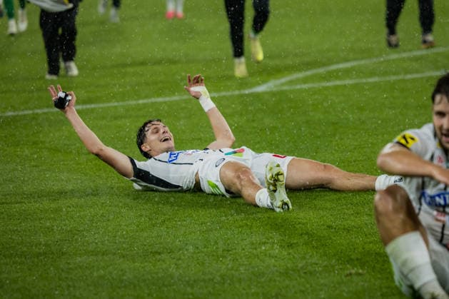 SOCCER - UEFA CL, Hearts vs Sturm EDINBURGH,SCOTLAND,28.JUL.26 - SOCCER - UEFA Champions League, qualification, Heart of Midlothian FC vs SK Sturm Graz. Image shows the rejoicing of SK STURM GRAZ.  GEPAxpictures xMatthiasxTrinkl