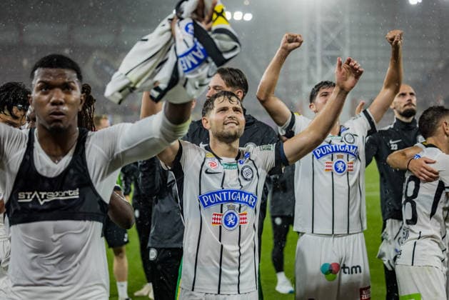 SOCCER - UEFA CL, Hearts vs Sturm EDINBURGH,SCOTLAND,28.JUL.26 - SOCCER - UEFA Champions League, qualification, Heart of Midlothian FC vs SK Sturm Graz. Image shows the rejoicing of SK STURM GRAZ.  GEPAxpictures xMatthiasxTrinkl