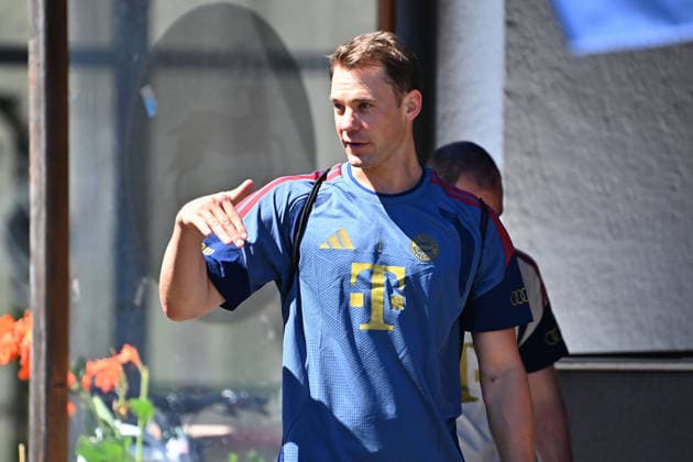Manuel NEUER (Torwart Bayern Muenchen) , Gestik, Aktion,Einzelbild,angeschnittenes Einzelmotiv,Halbfigur,halbe Figur Oeffentliches Training FC Bayern Muenchen im Trainingslager in Rottach Egern am 28.07.2026. Fussball 1. Bundesliga,Saison 2026 2027. *** Manuel NEUER, Goalkeeper for Bayern Munich; Gestures, Action, Single Frame, Cropped Single Shot, Half-Figure, Half-Body Shot. Public training session for FC Bayern Munich at the training camp in Rottach-Egern on July 28, 2026. Soccer, Bundesliga 1,2026–2027 season