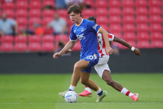 Stoke City v Everton, Pre-Season Friendly Tyler Dibling of Everton and Eric Bocat of Stoke City during the Pre-Season Friendly match between Stoke City and Everton at the Bet365 Stadium, Stoke-on-Trent, UK on 28 July 2026. Stoke-on-Trent Bet365 Stadium Staffordshire UK Editorial use only , Copyright: xAlunxRobertsx PSI-24601-0092