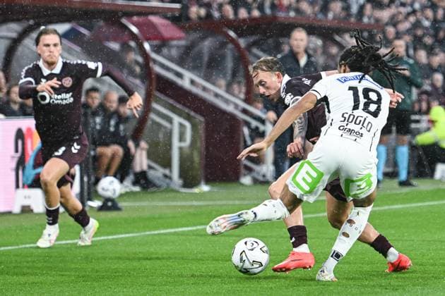 Heart of Midlothian v SK Sturm Graz UEFA Champions League Calvin Miller of Heart of Midlothian and Emran Soglo of SK Sturm Graz battle for the ball during the UEFA Champions League Second Qualifying Round Second Leg match at Tynecastle Park, Edinburgh 28 07 2026 UK Newspapers OUT Copyright: xJamiexJohnstonx FIL-23685-0066